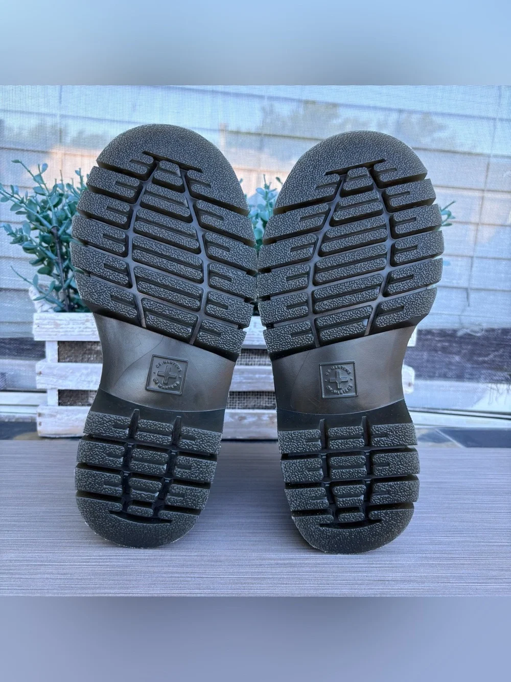 Dr. Martens Woodward Lo zip shoes